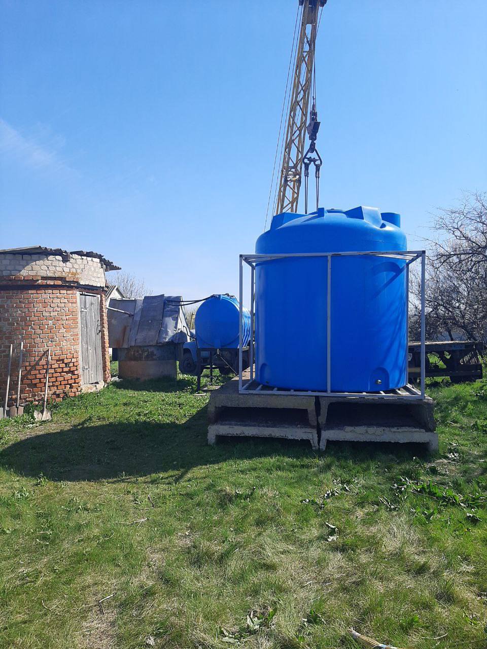 Администрация Мелитопольского муниципального округа обеспечила подвоз воды для жителей населённых пунктов, оставшихся без централизованного водоснабжения.